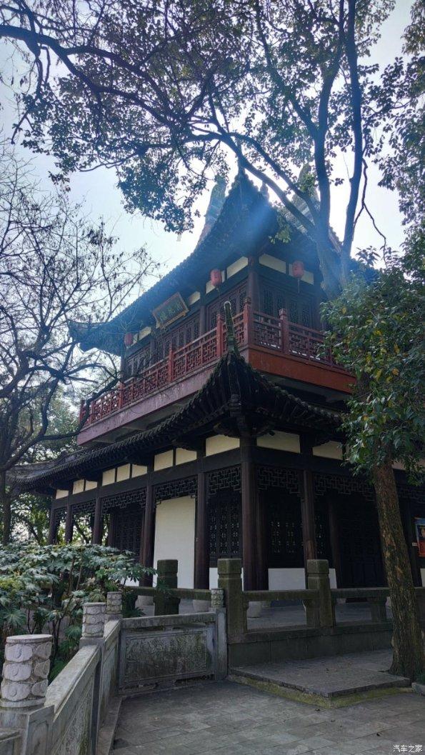旅游跟团好，还是自己去？游戏画面